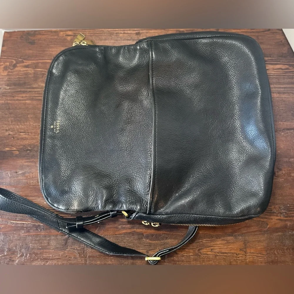 Fossil Vintage Shoulder Bag Black Leather Long Shoulder Strap Pockets Expandable